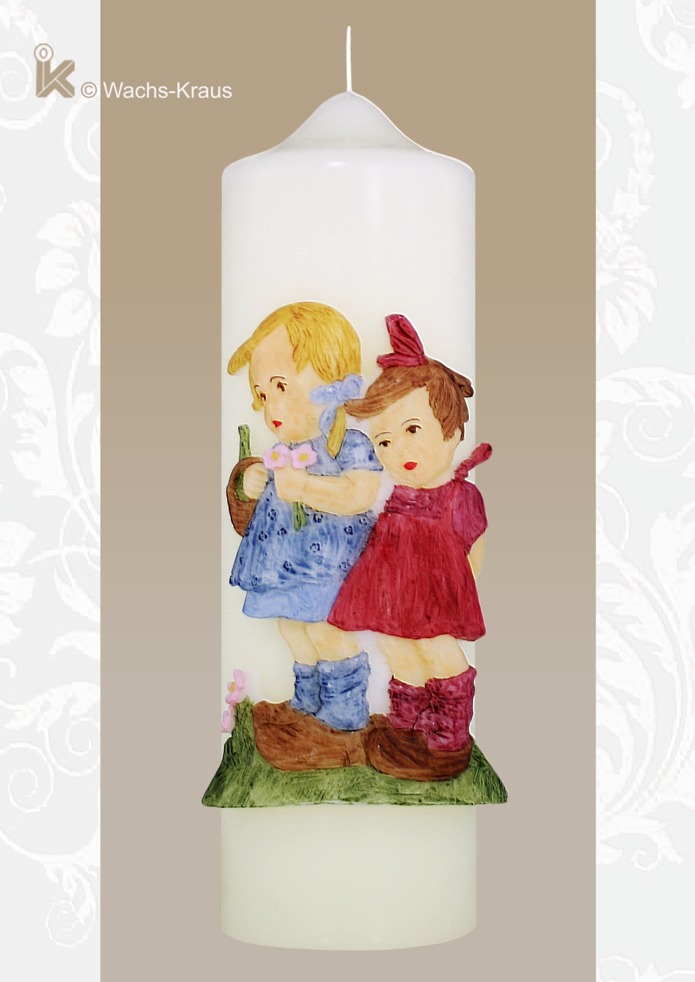 Eine Freude für Sammler und Liebhaber von Hummel-Figuren. Diese, im Hummel-Stil gestaltete Kerze, zwei Mädchen. Motiv aus Wachs gegossen.