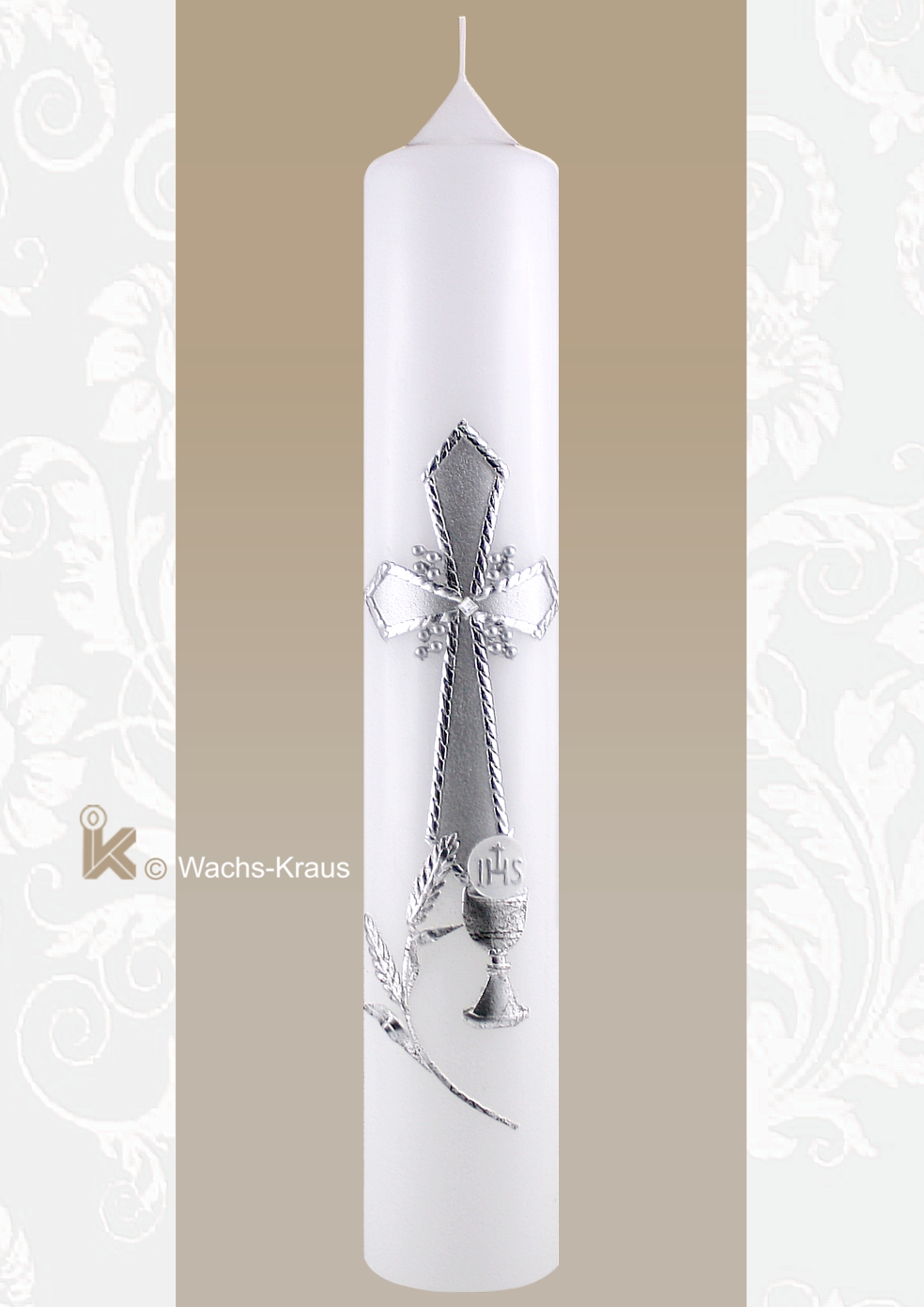 Kommunionkerze für Mädchen in kurzer Ausführung in Silber mit Kelch und Hostie, Kreuz und Ähren fein verziert. Größe ca. 290/50 mm, Kerze weiß