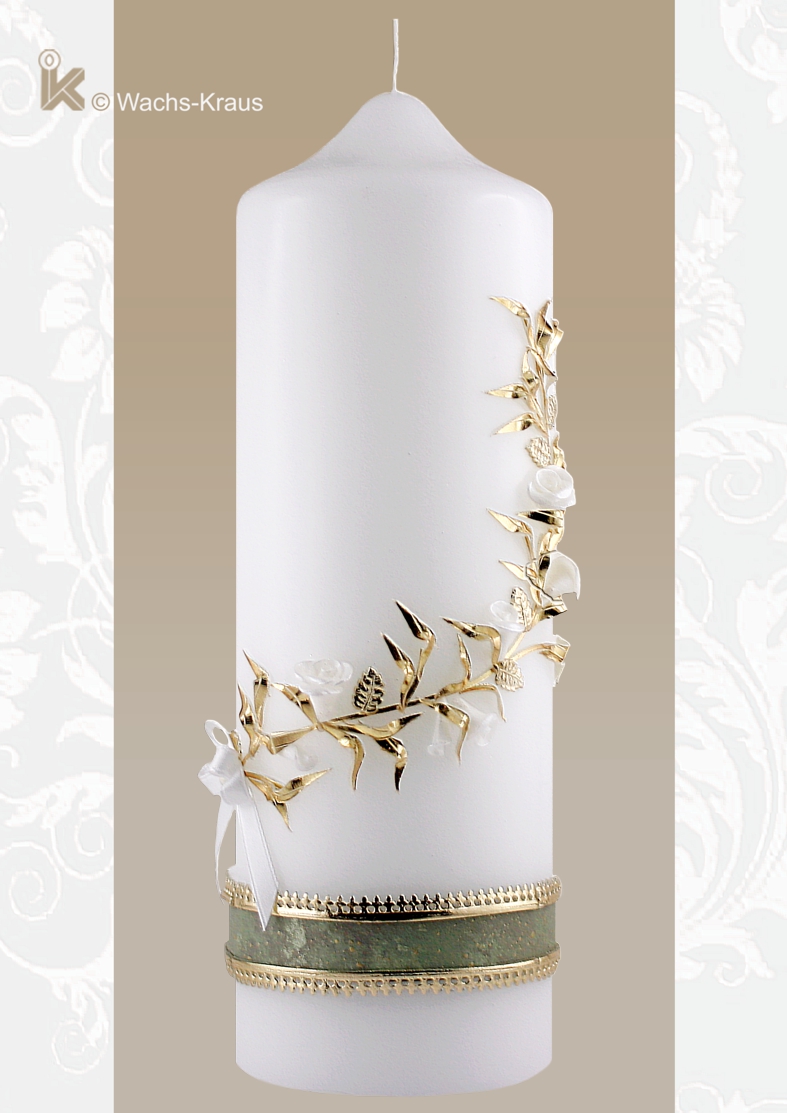 Eine sehr fein gearbeitete Kerze zum Geburtstag mit ihrer goldenen Ranke, den weißen Blüten und der grün marmorierte Abschlussborte