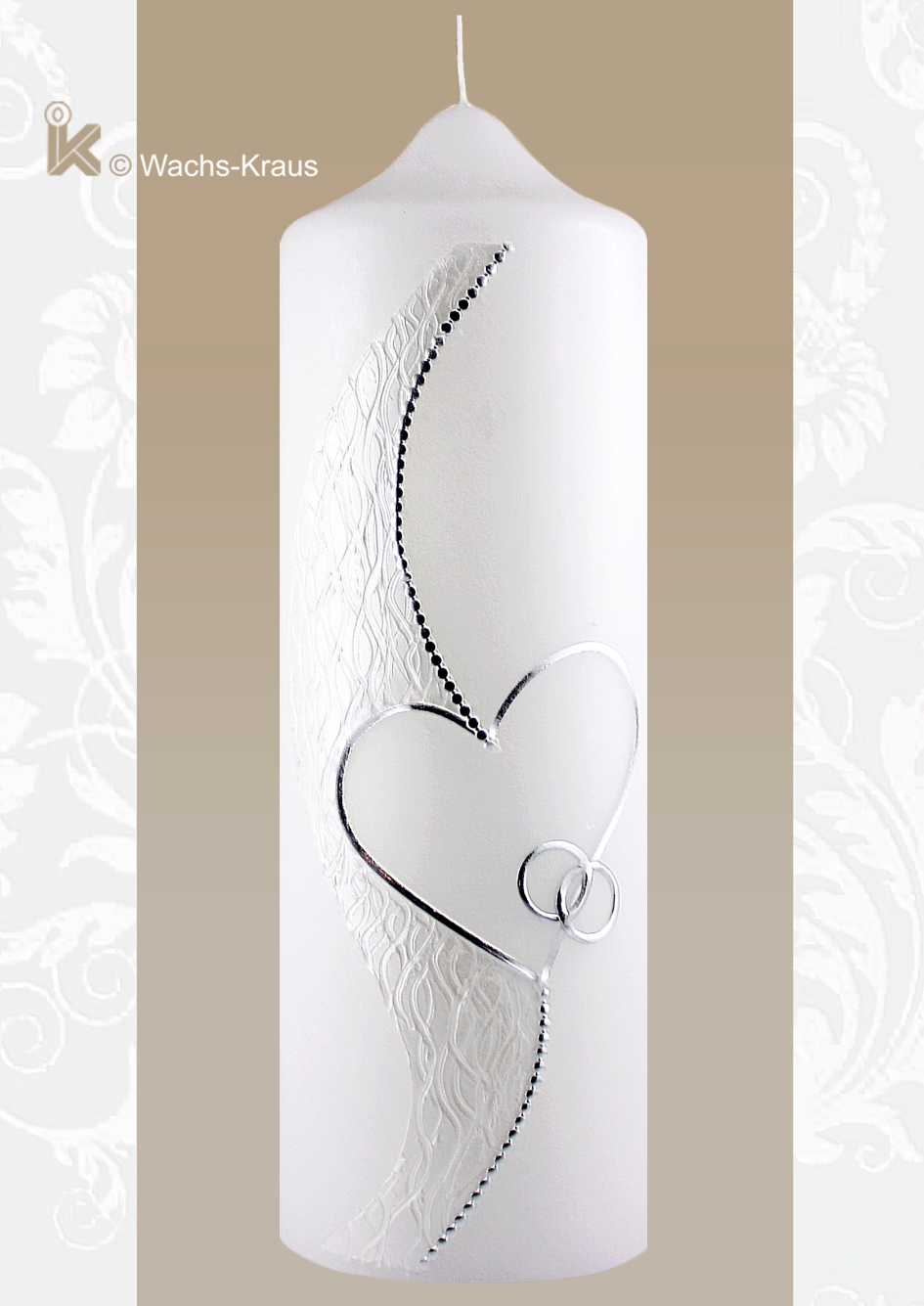 Perlmutt weiß und Silber. Elegante Hochzeitskerze mit der Strukturwachsplatte, der silbernen Verzierung und den Ringen.